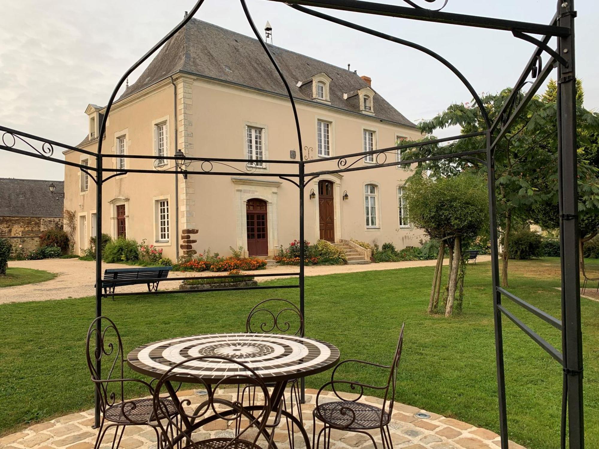 Le Bas Chitray Bed and Breakfast Ménil Exteriör bild